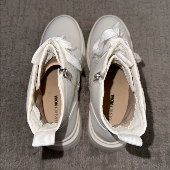 Fashion Nova White Oh You Heart Quilted Combat Boots - Size 7 - Picture 6 of 7